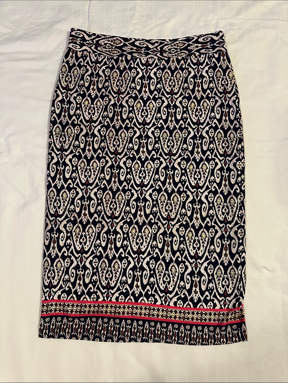 Gilli Black Printed Pencil Skirt with Red Accent